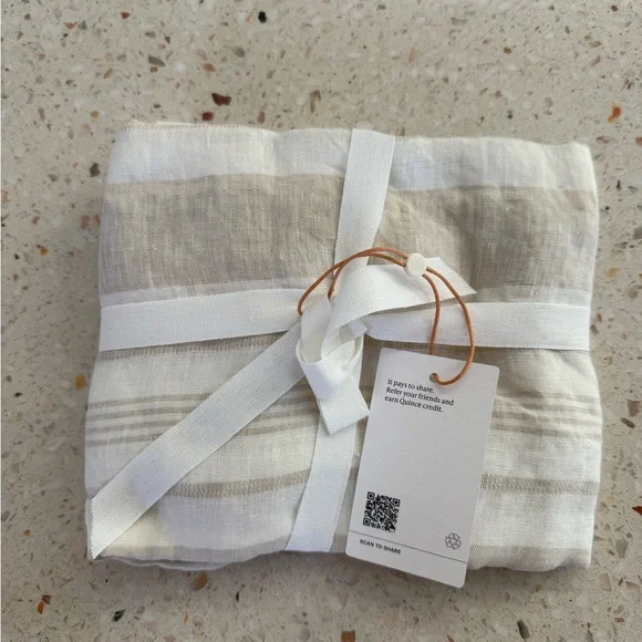Quince striped linen napkin set (set of 4) - Picture 4 of 4